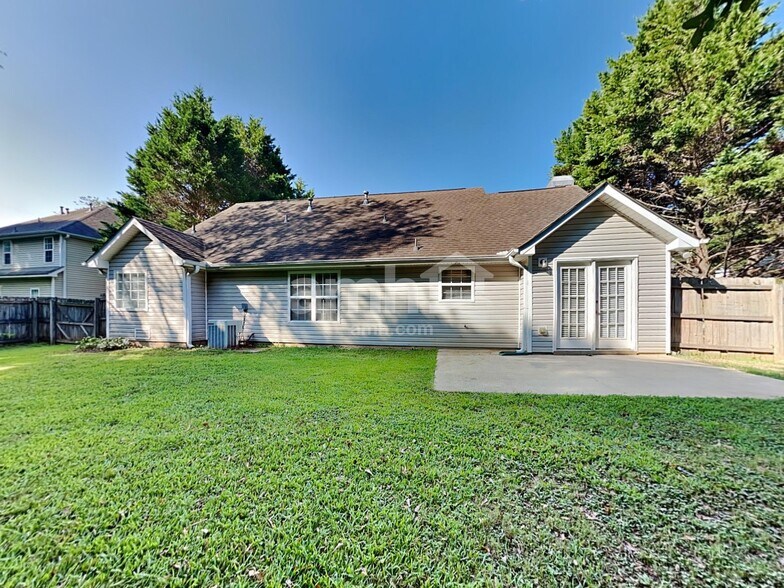 Building Photo - 111 Lexington Parke Dr