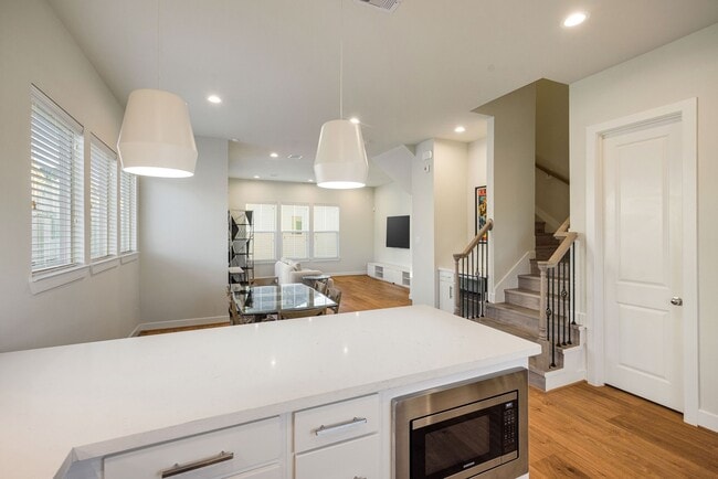 Building Photo - 6302 Chelsea Falls Ln