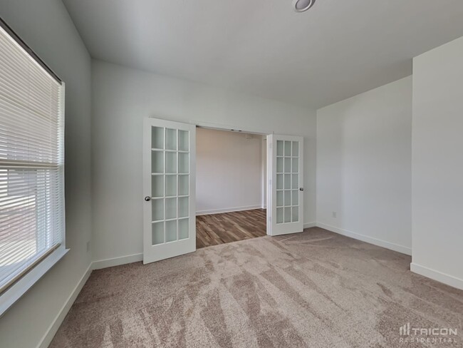 Building Photo - 2120 S Quincy Dr