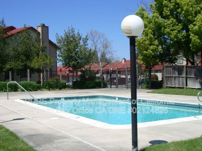 Building Photo - 210 Park Pl Dr