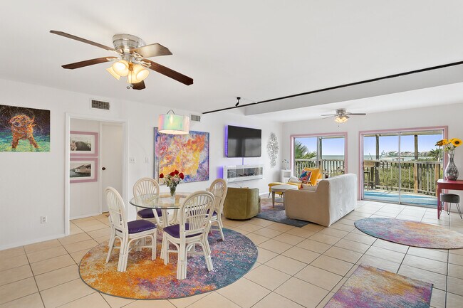 Building Photo - 208 W Saturn Ln