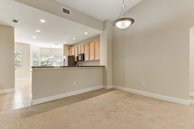 Building Photo - Beautiful 3BR/2BA Condo in Gated Stoney Cr...