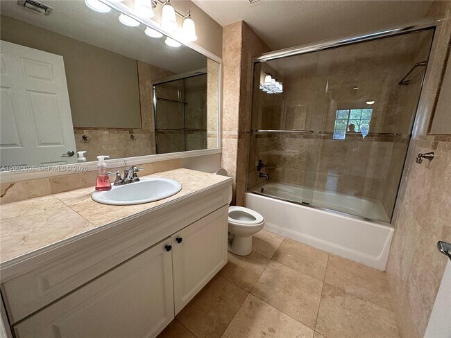 Building Photo - 6841 SW 44th St