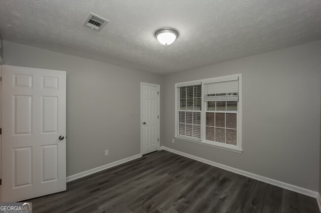 Building Photo - 100 Nandover Way