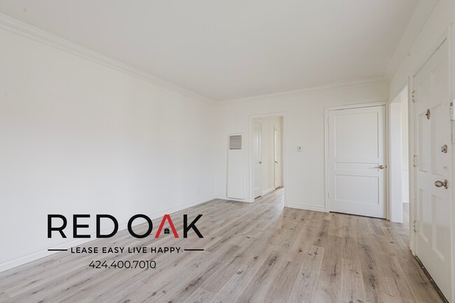 Building Photo - Spacious and Bright One Bedroom Featuring ...