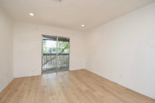 Building Photo - 7200 Clarewood Dr