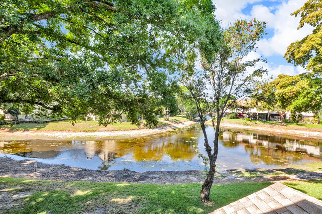 Building Photo - 4527 Carambola Cir S