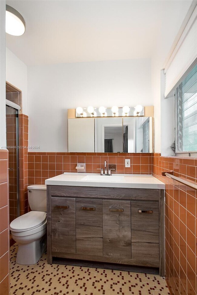 Building Photo - 10081 W Bay Harbor Dr