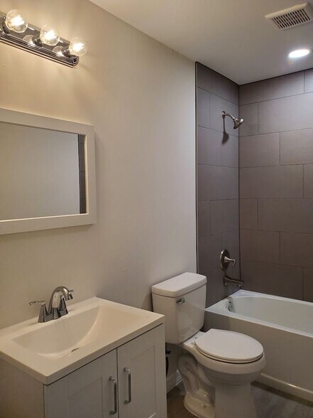 Building Photo - 3x2 Duplex Unit