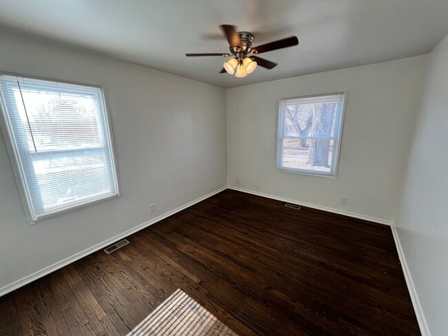 Building Photo - Spacious 3 Bedroom Home with Attached & Detached Garages