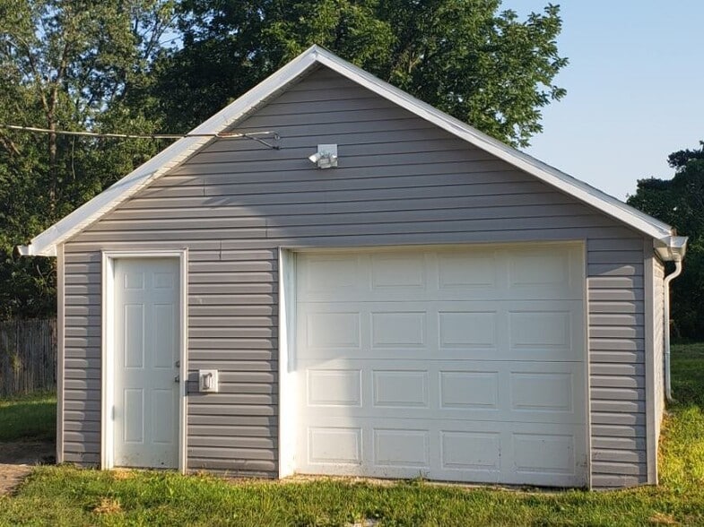 Building Photo - 2448 W Fair Ave