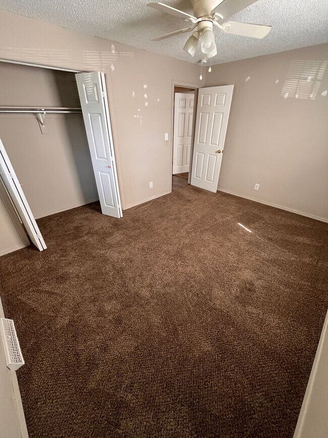 Building Photo - Brentwood 3 bedroom & 2 bathroom home, Huge Fenced Yard