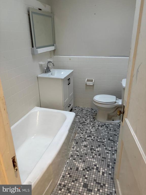 Building Photo - 5813 Hadfield St