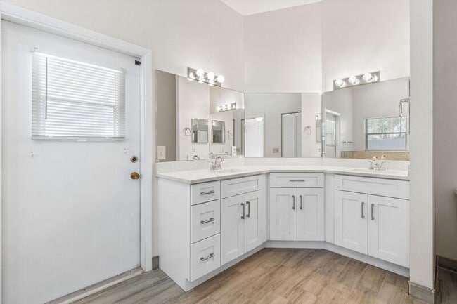 Building Photo - 13485 Orchid Ct