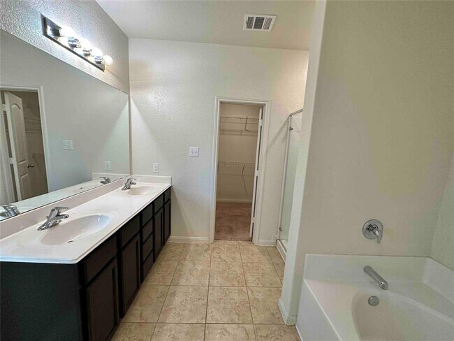 Building Photo - 1555 Twin Estates Dr