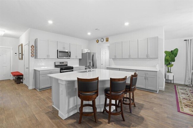 Building Photo - 318 Merriman Rd