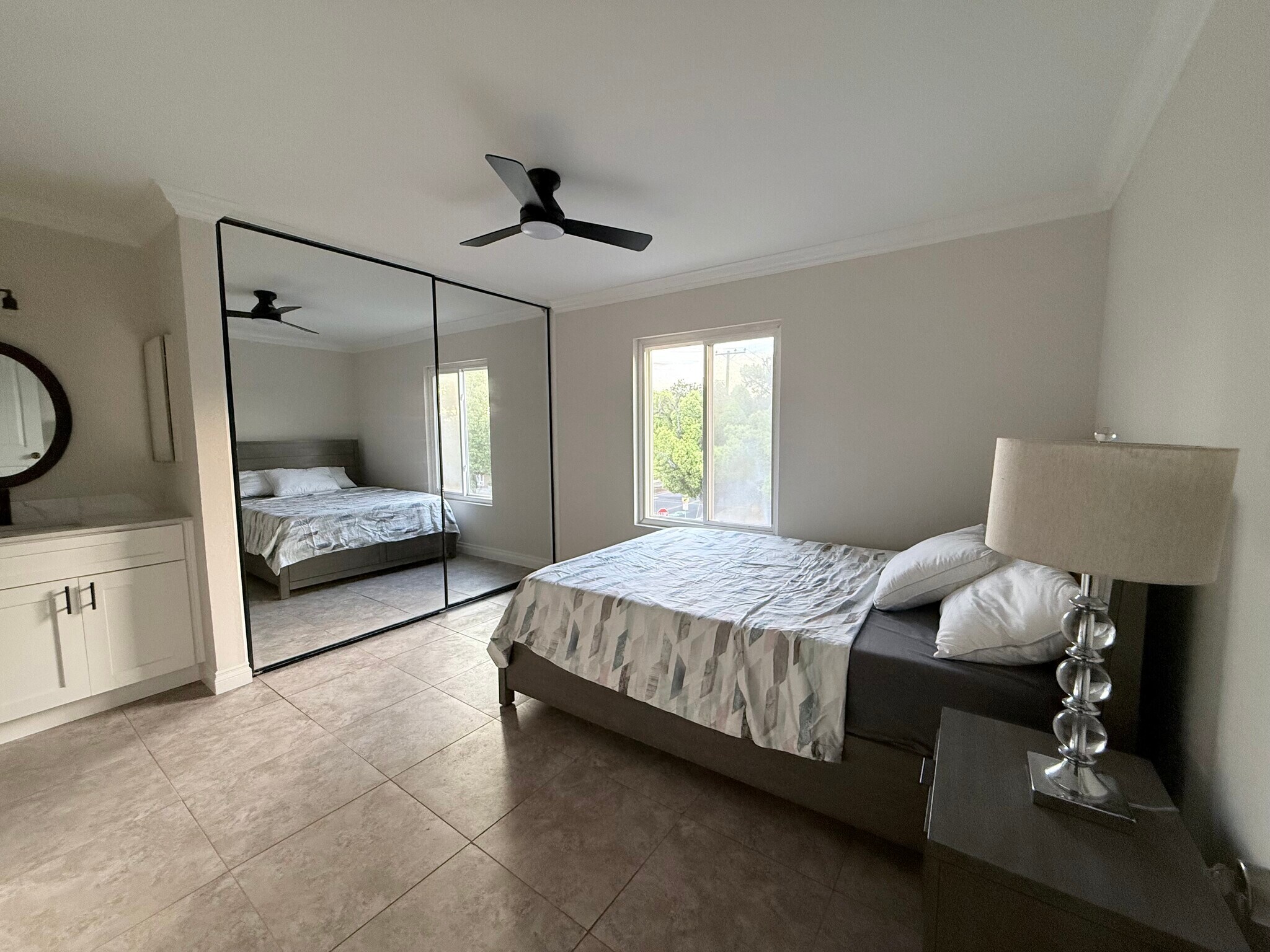 Building Photo - 408 E Civic Center Dr