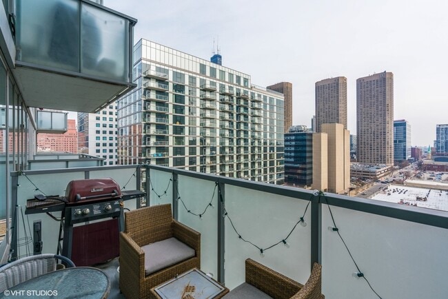 Building Photo - 659 W Randolph St