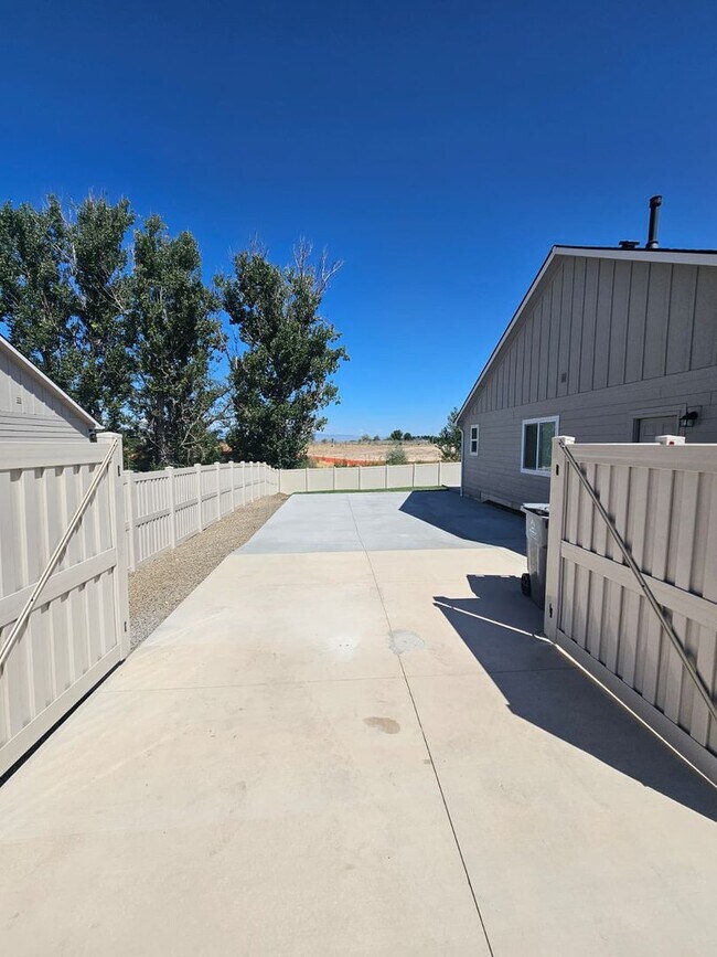 Building Photo - Brand New Home with RV Pad and Premium Fin...