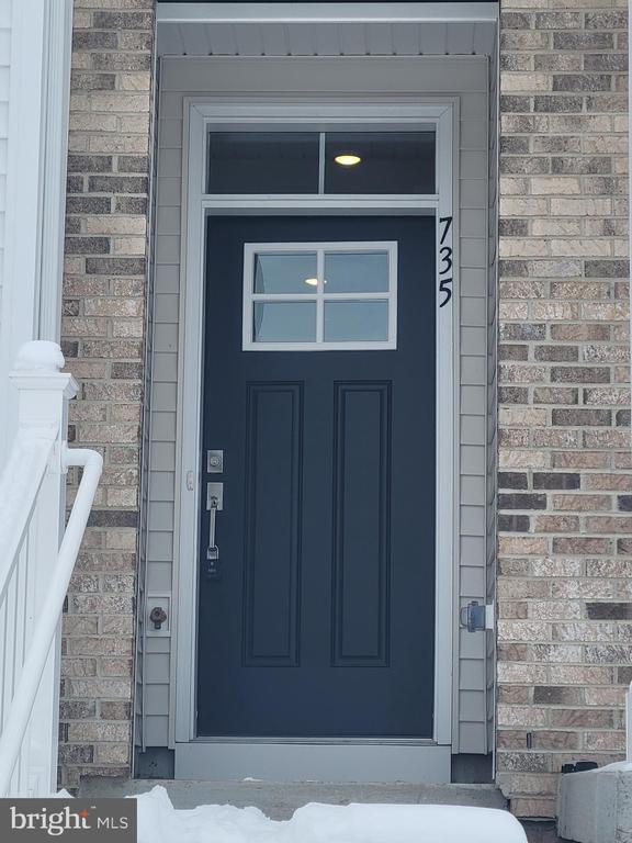 Building Photo - 735 Platinum Dr