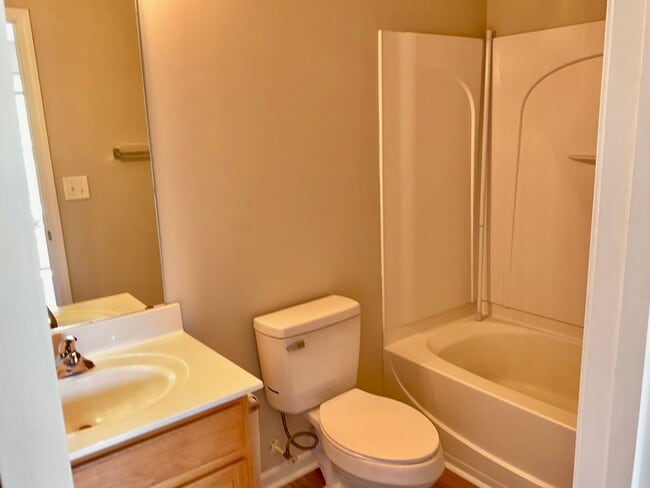 Building Photo - Townhome with 2 Bedrooms, 2.5 Baths