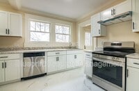 Building Photo - 718 78th St S