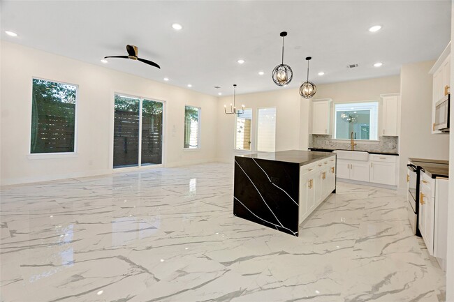 Building Photo - 5908 St Augustine St