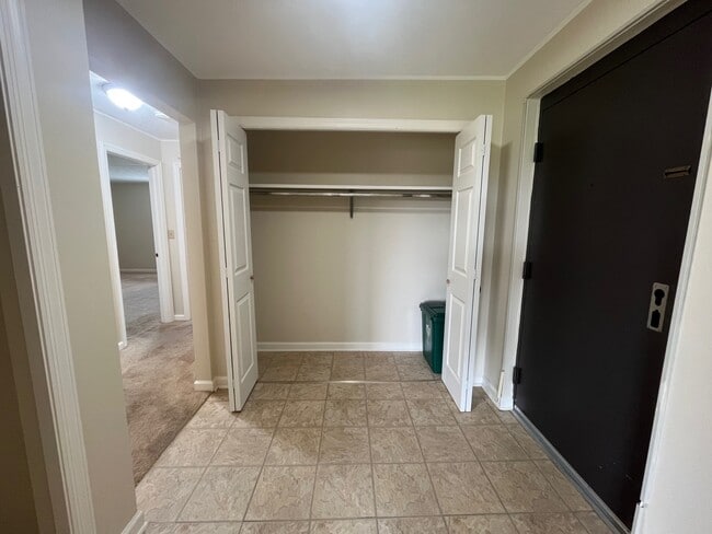 Building Photo - 7271 Beacon Hill Dr