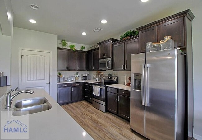 Building Photo - 57 Gracyn Ln