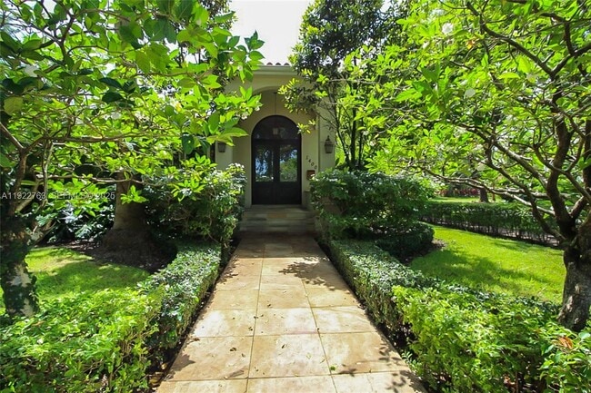 Building Photo - 1400 Alberca St