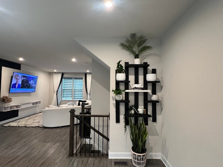 Primary Photo - 152 Spring Grove Way