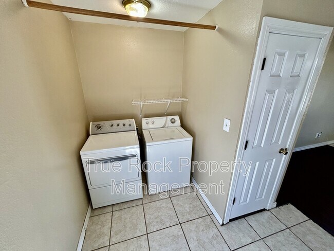 Building Photo - 218 E 14th St