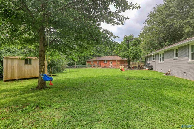 Building Photo - 619 Graycroft Dr SW