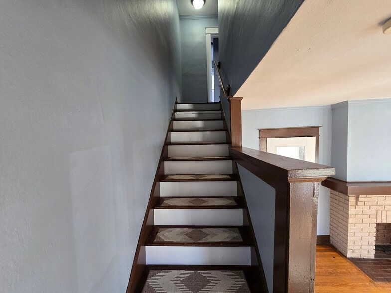 Building Photo - 526 Richmond Ave