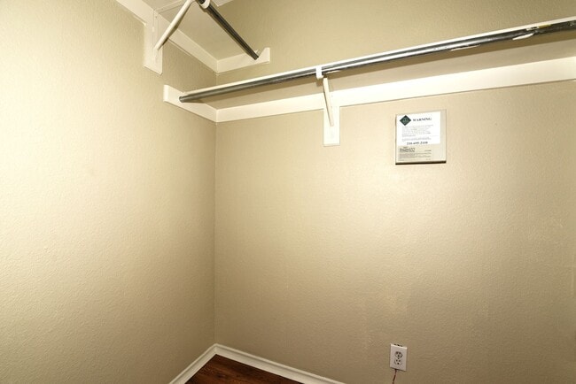 Building Photo - GREAT LOCATION: 1604 & SHAENFIELD | 3 BEDS | 2 BATHS | MOVE IN READY