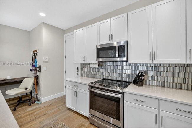 Building Photo - 1402 SW 4th Ave