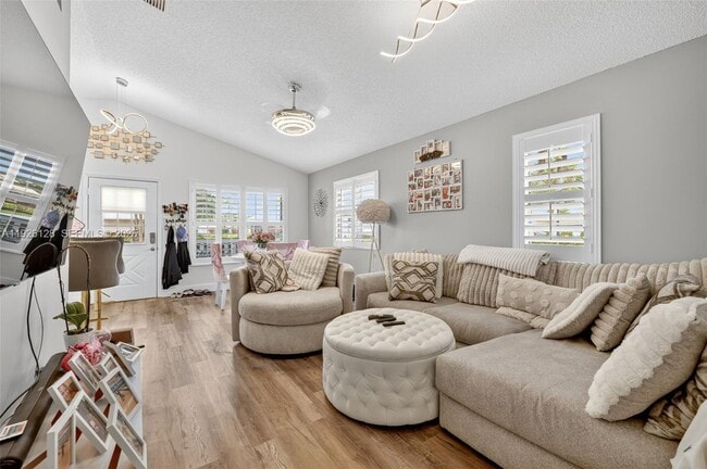 Building Photo - 210 NW Zanzibar Pl