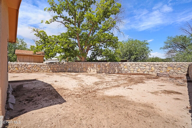 Building Photo - 871 Luisa Guerra Dr