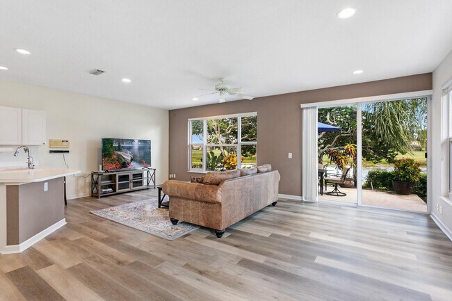 Building Photo - 8232 Heritage Club Dr