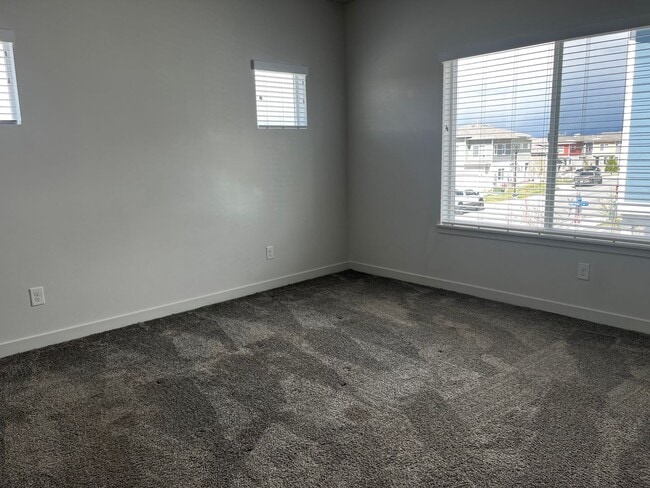 Building Photo - Absolutely STUNNING Townhome!!!