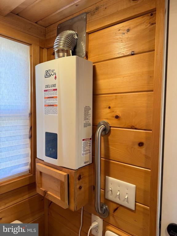 Building Photo - 12 W Loudoun St