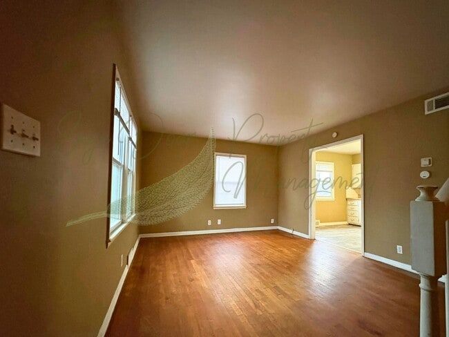 Building Photo - DUPLEX IN INDEPENDENCE!!!!