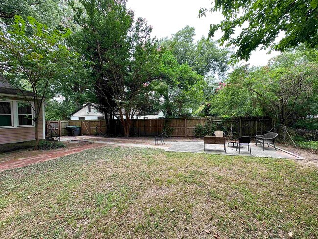 Building Photo - 2888 Midland Ave