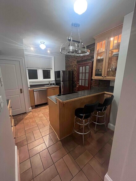 Building Photo - 1409 Colonial Ave