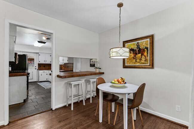 Building Photo - 1404 Bluebonnet Trail