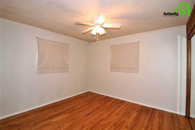 Building Photo - 2413 Ramona Pl