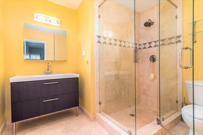 Building Photo - Northeast 16th Street, Fort Lauderdale, FL 33304 - 3 BR 3 BA single-family home