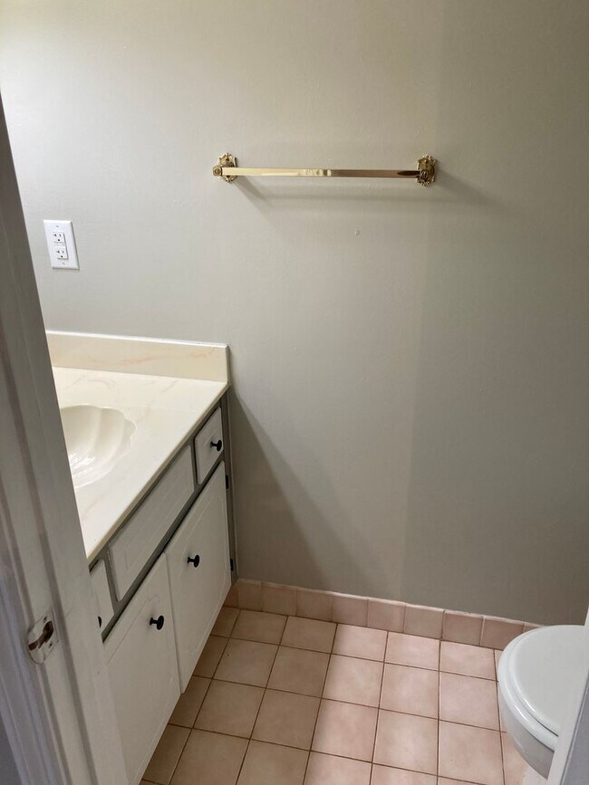 Building Photo - Columbia County Townhome