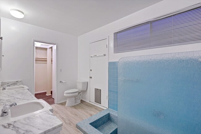 Building Photo - Charming Single-Story Pool Home in Prime Northridge Location