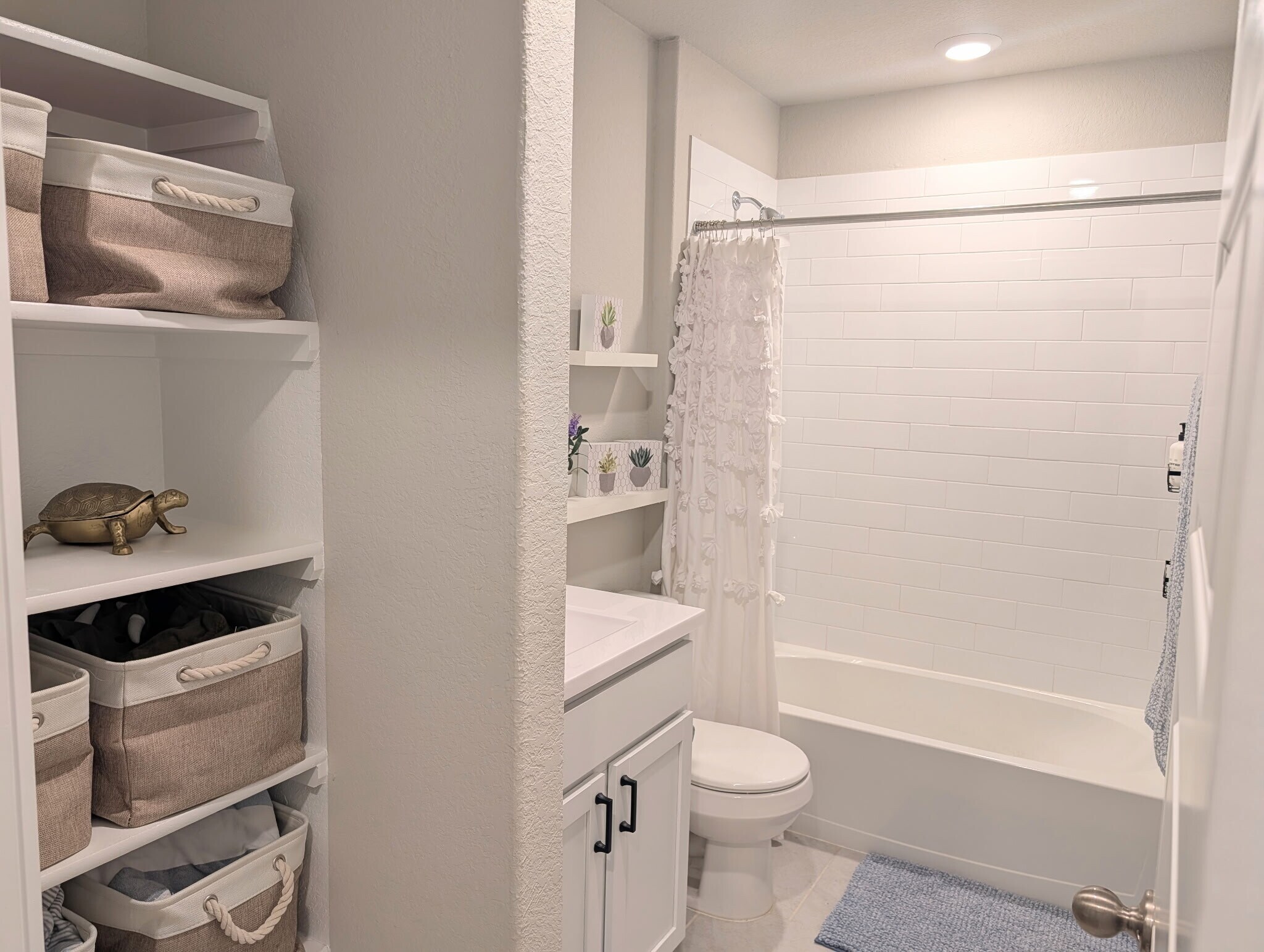 Building Photo - 5627 Jewel Curv